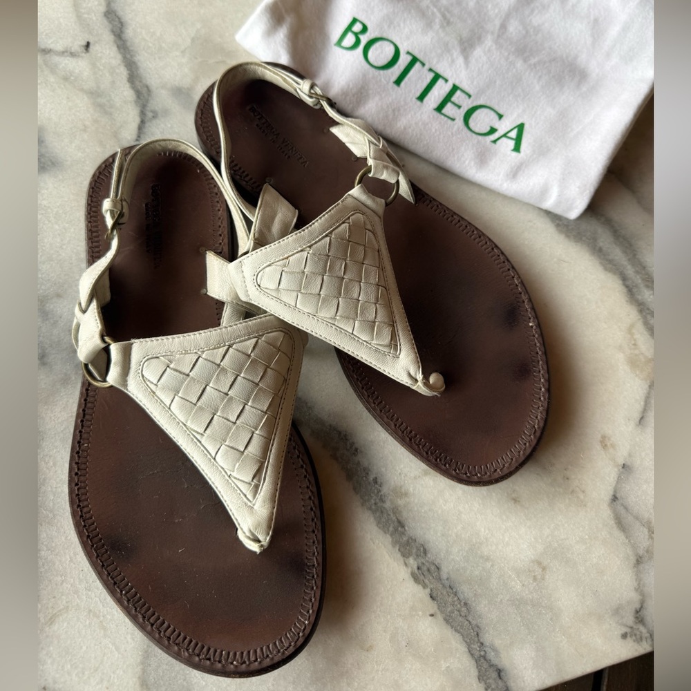 Vintage Bottega Veneta white woven triangle sandals size 36